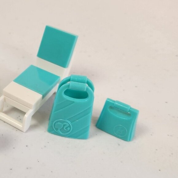 Mega Blocks Barbie Building Blocks Beach Chairs Set Sailing Poodle Purse Toys - Picture 3 of 5